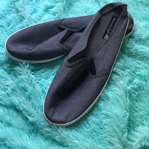 Never worn, American Eagle slides. Size 10 wide